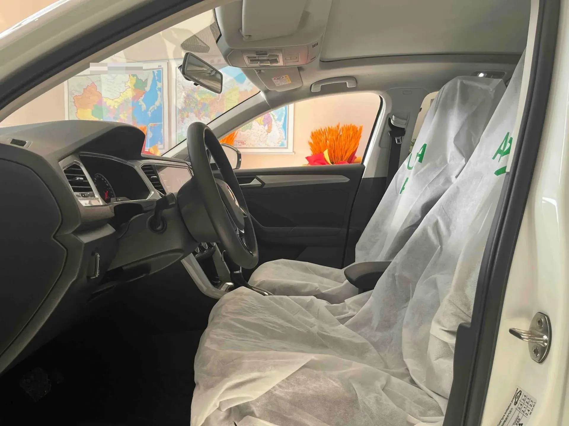 2021 VOLKSWAGEN T-ROC thumbnail 4