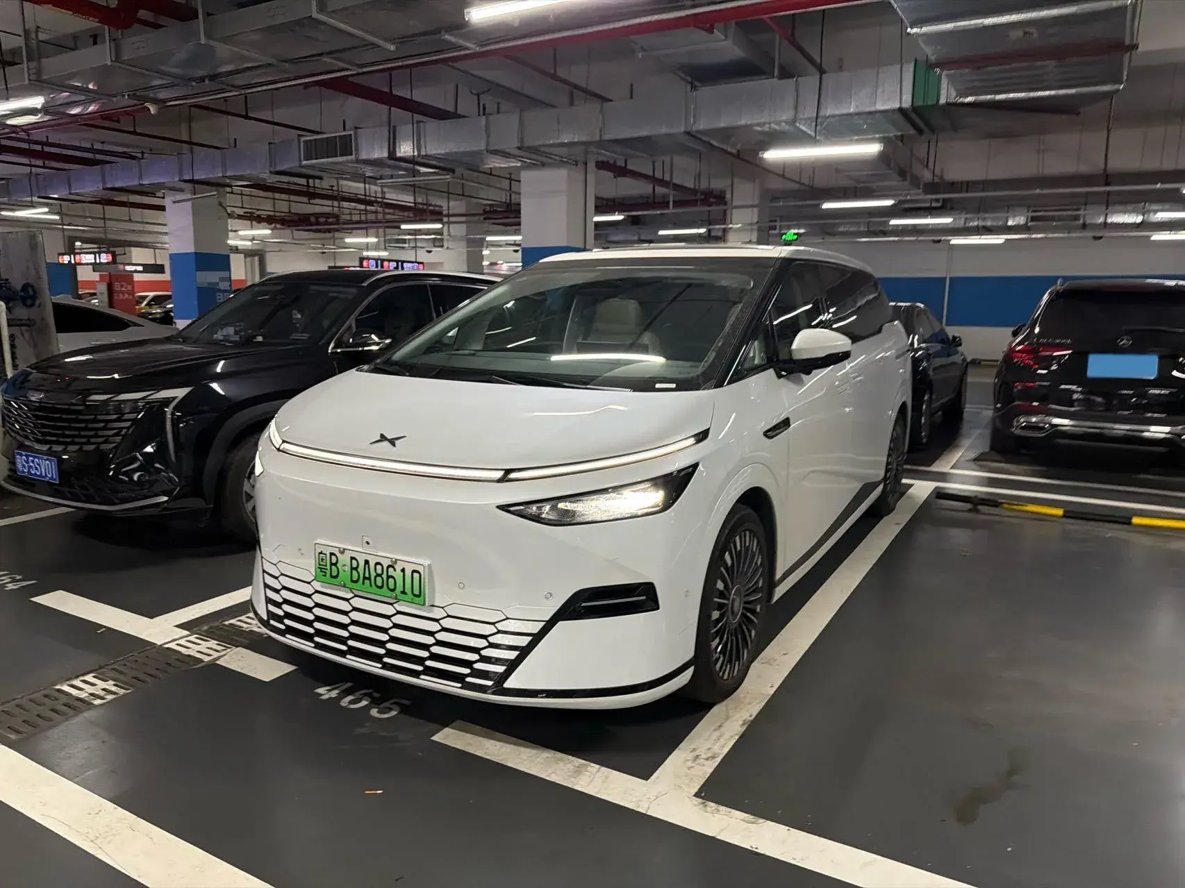 2025 XPENG X9 view 1