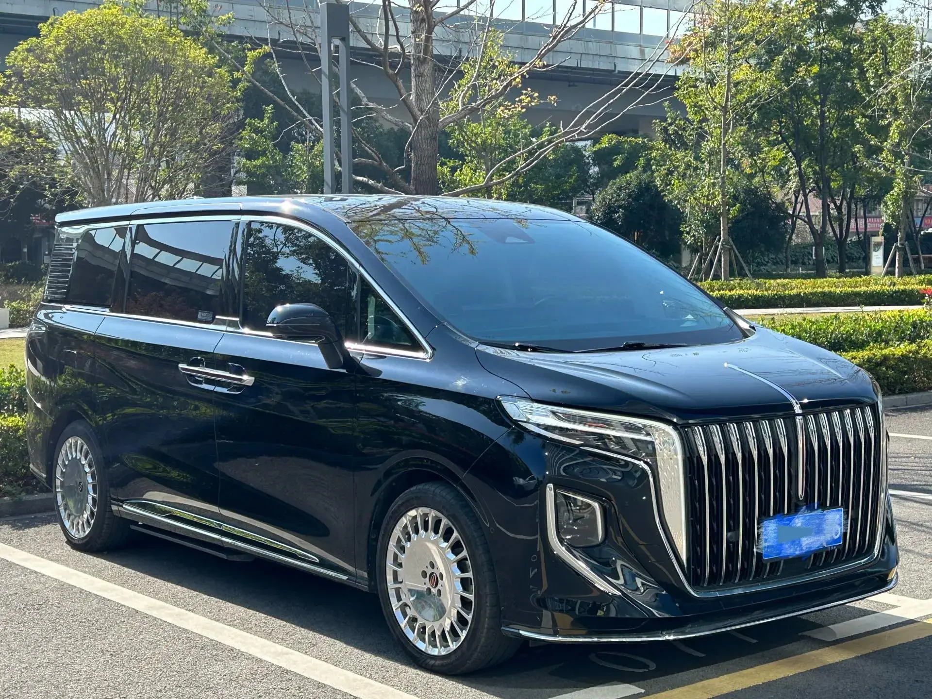 2023 HONGQI HQ9 thumbnail 3