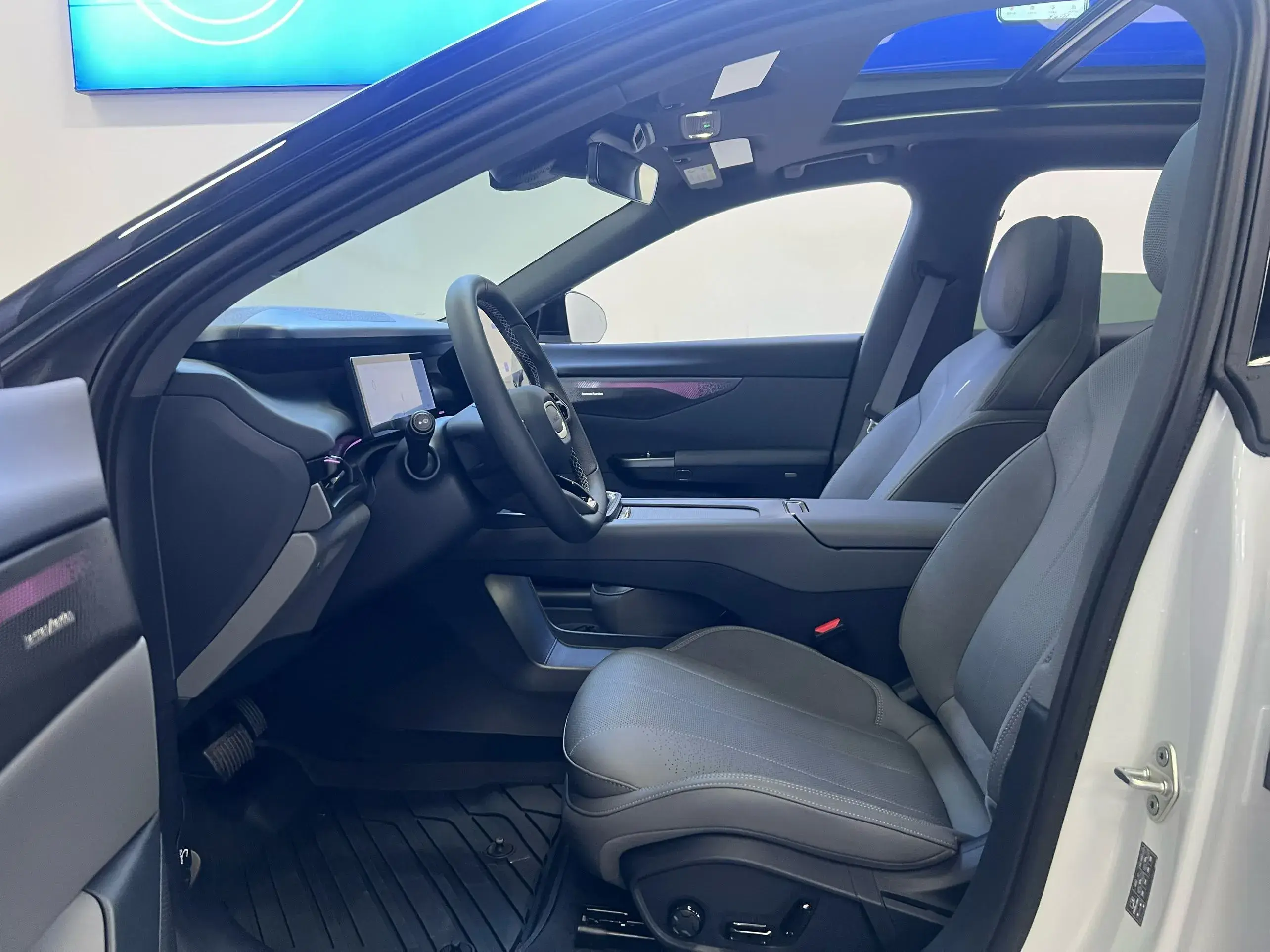 2024 LYNK&CO 07 thumbnail 3