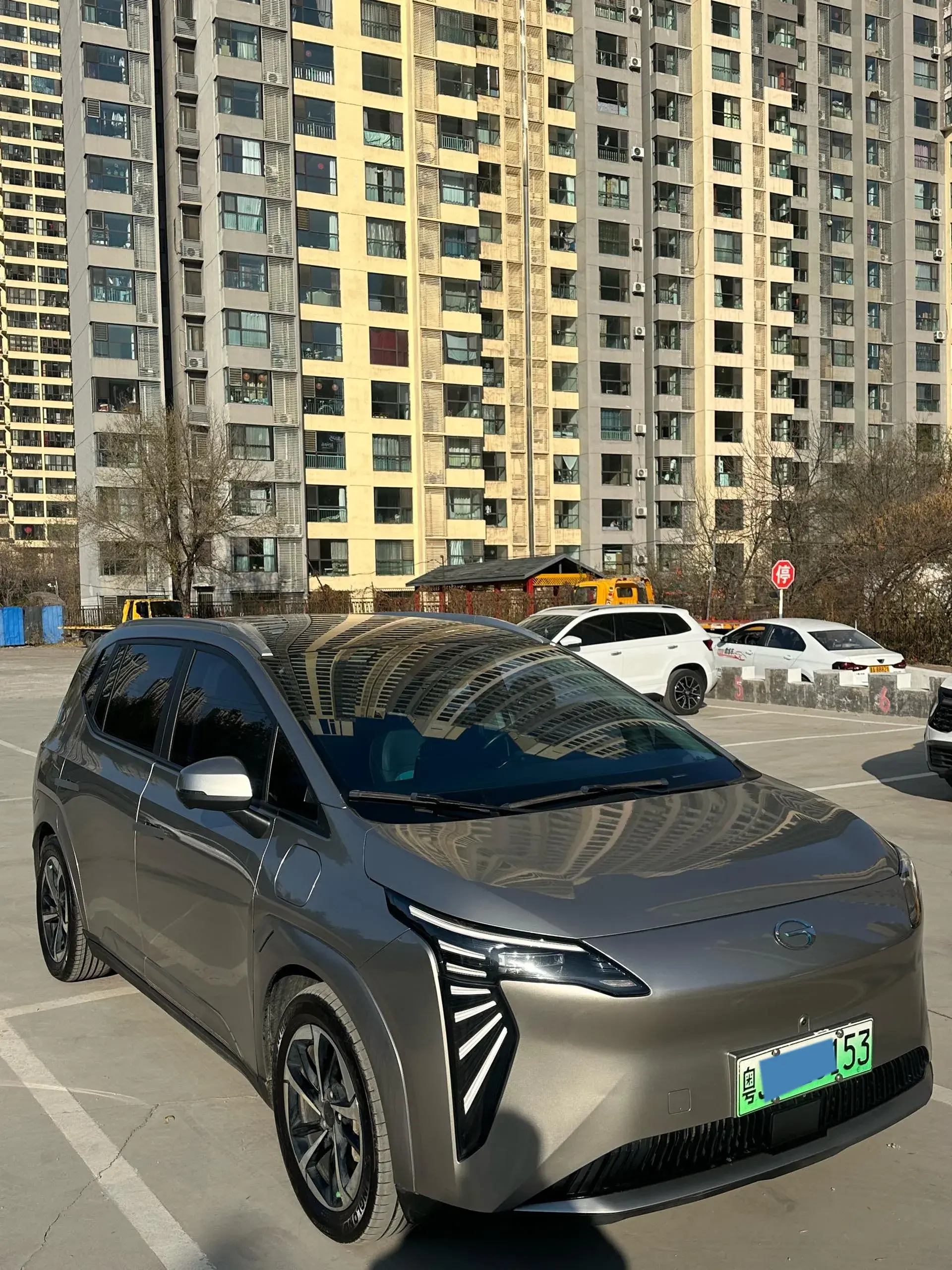 2023 AION Y thumbnail 3