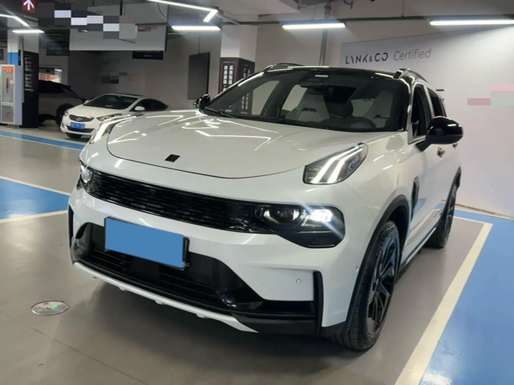 2023 LYNK&CO 01 view 1