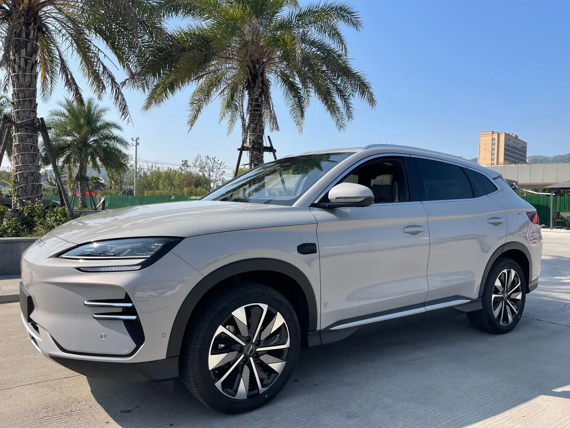 2025 BYD SONG view 1