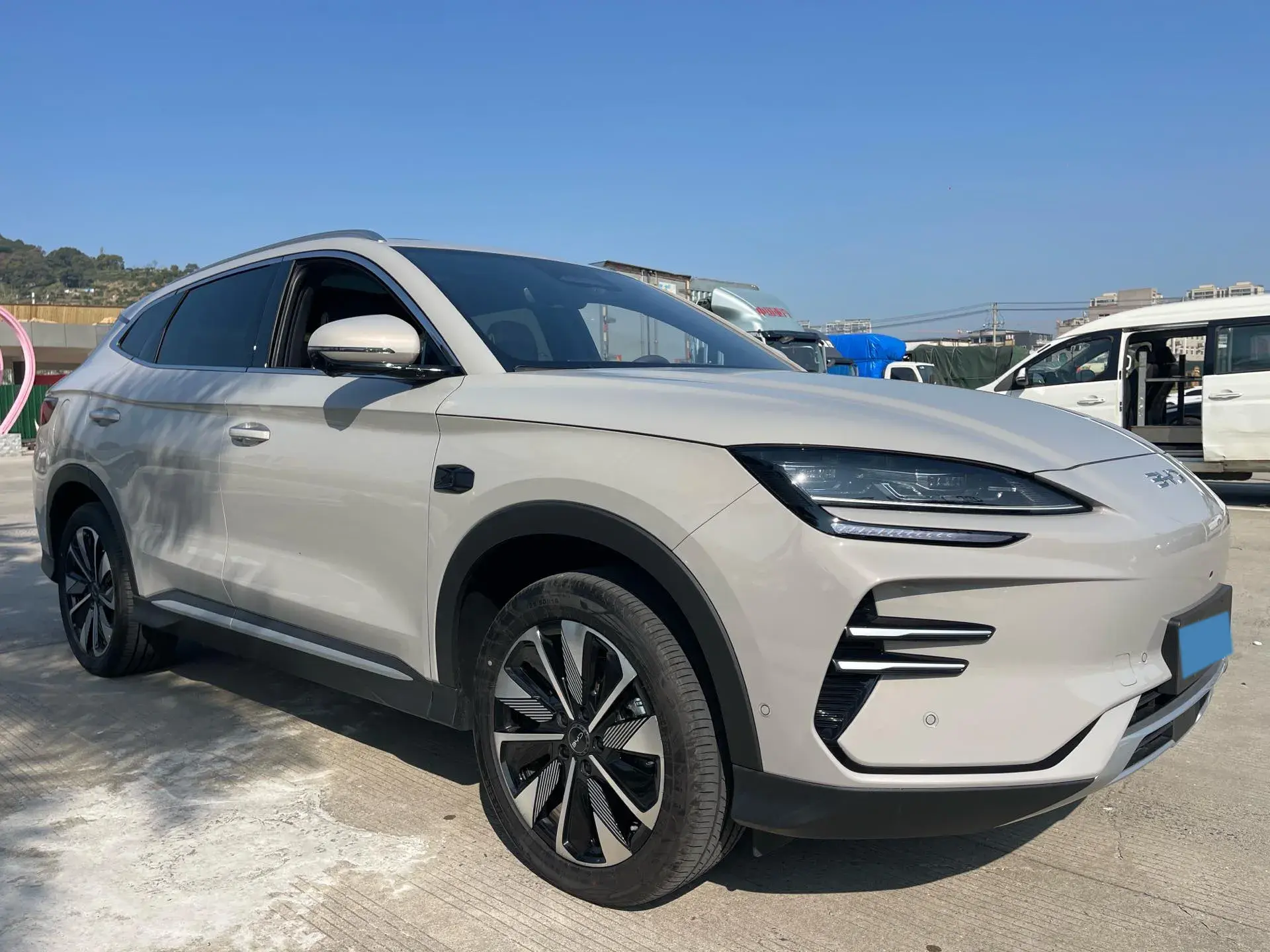 2025 BYD SONG thumbnail 3