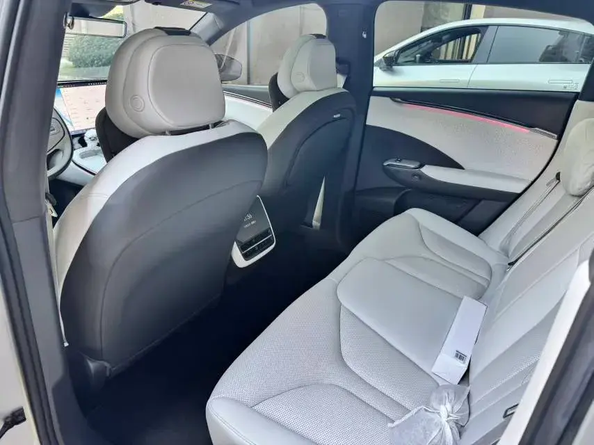 2025 XPENG G7 thumbnail 4