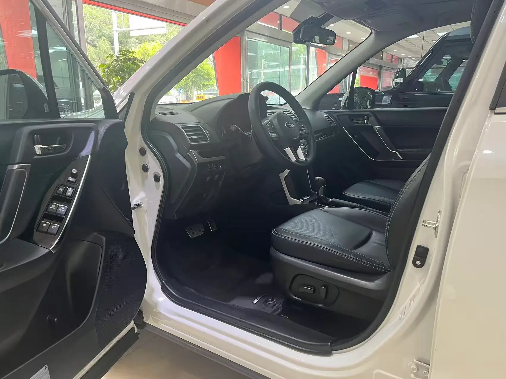 2016 SUBARU FORESTER thumbnail 4