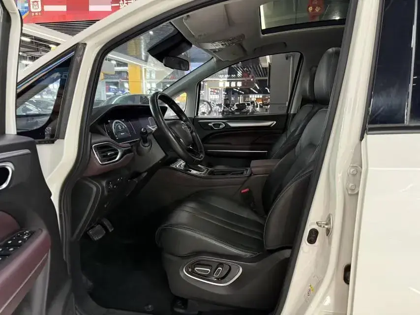 2021 GAC TRUMPCHI thumbnail 3