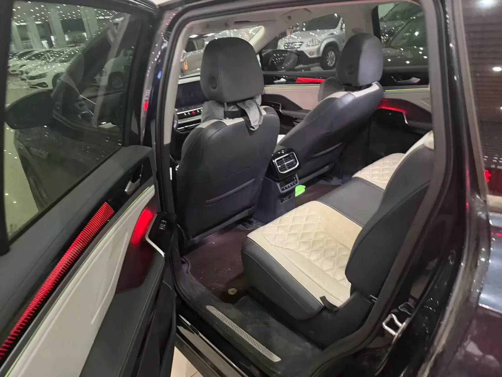 2021 VOLKSWAGEN ID.6 thumbnail 3