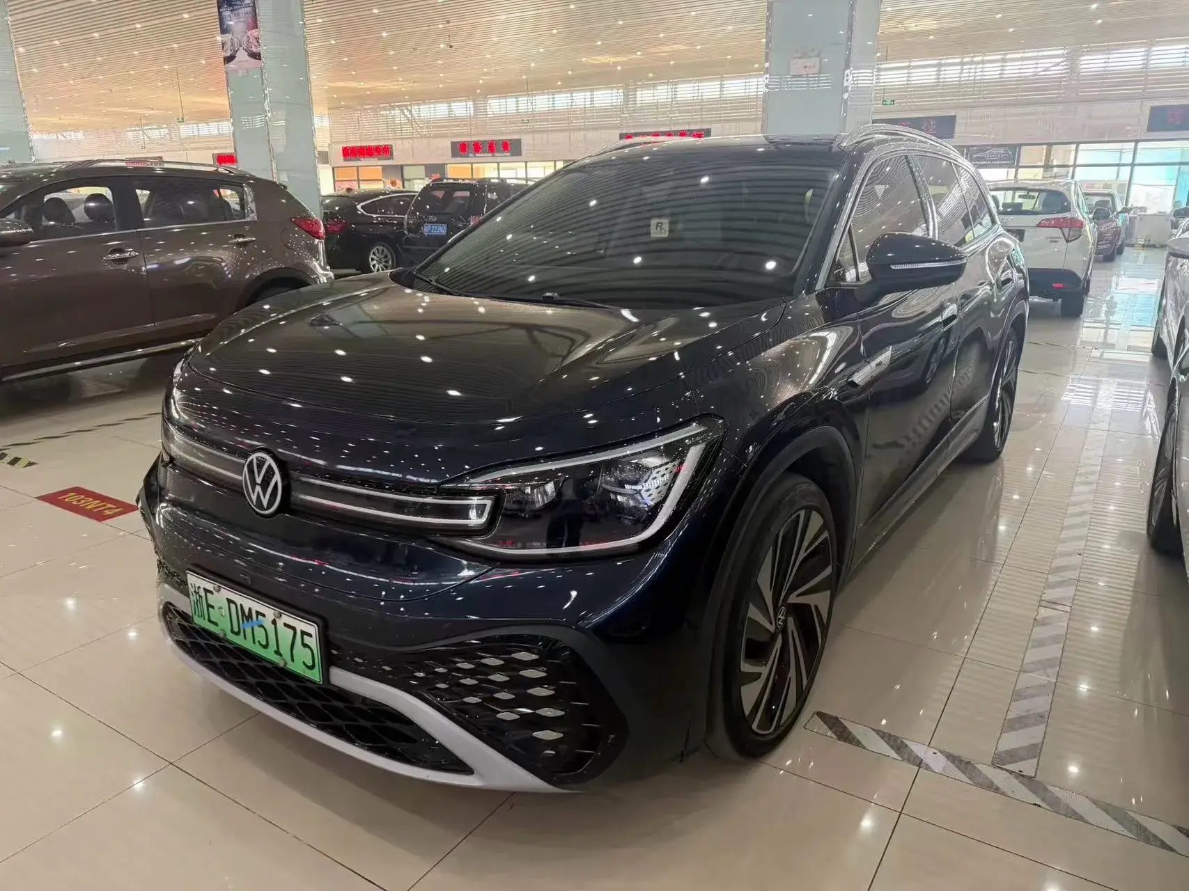 2021 VOLKSWAGEN ID.6 view 1