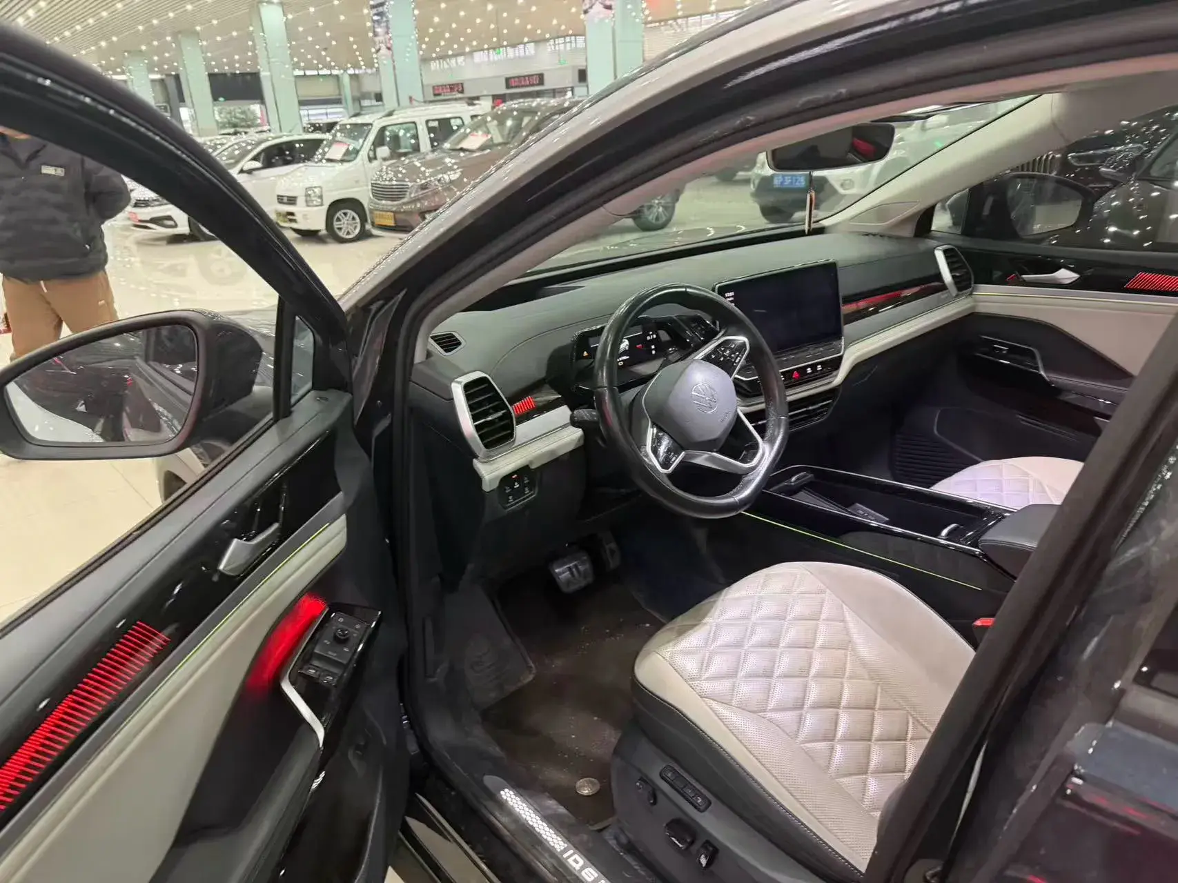 2021 VOLKSWAGEN ID.6 thumbnail 4