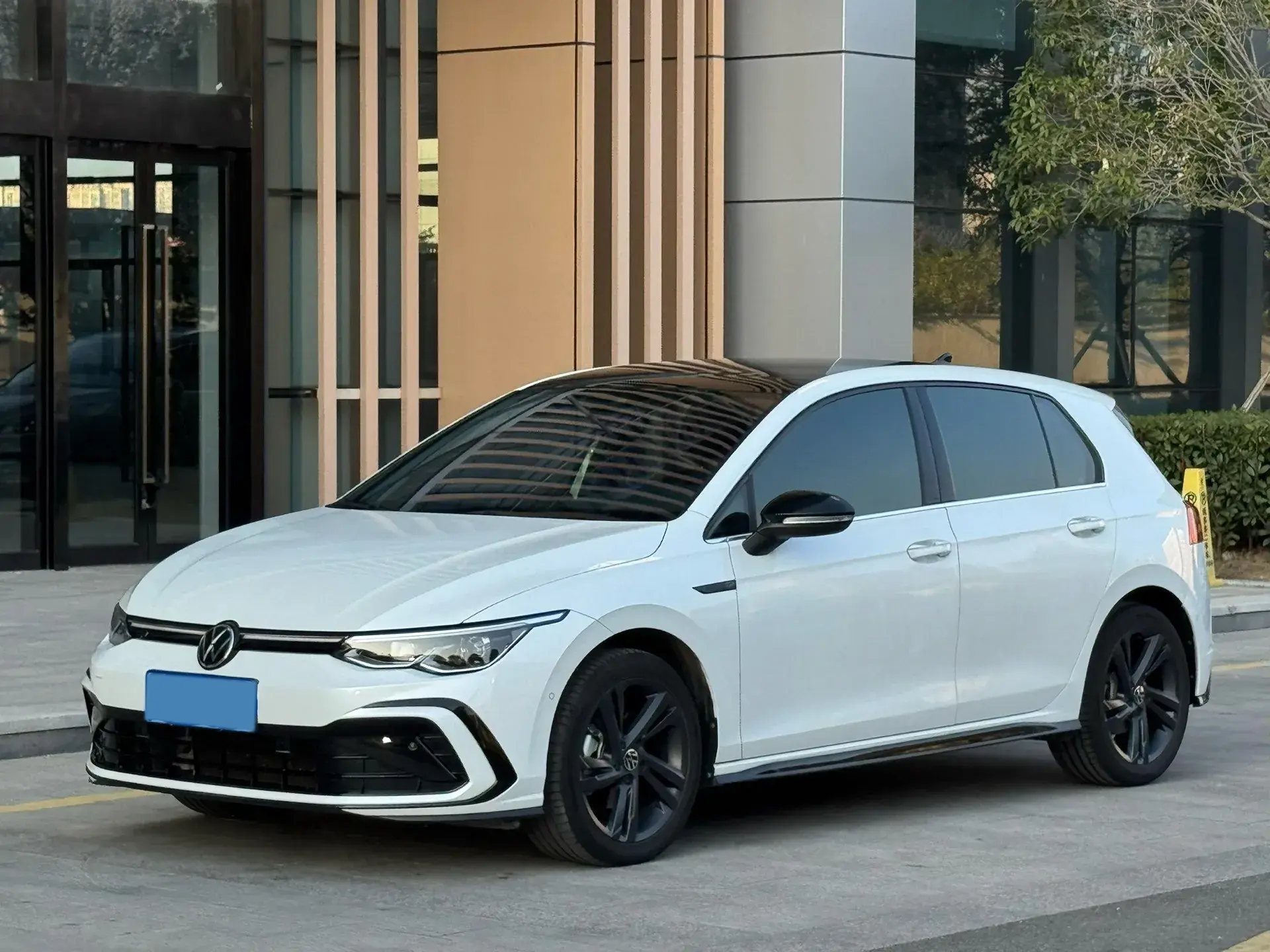 2021 VOLKSWAGEN GOLF view 1