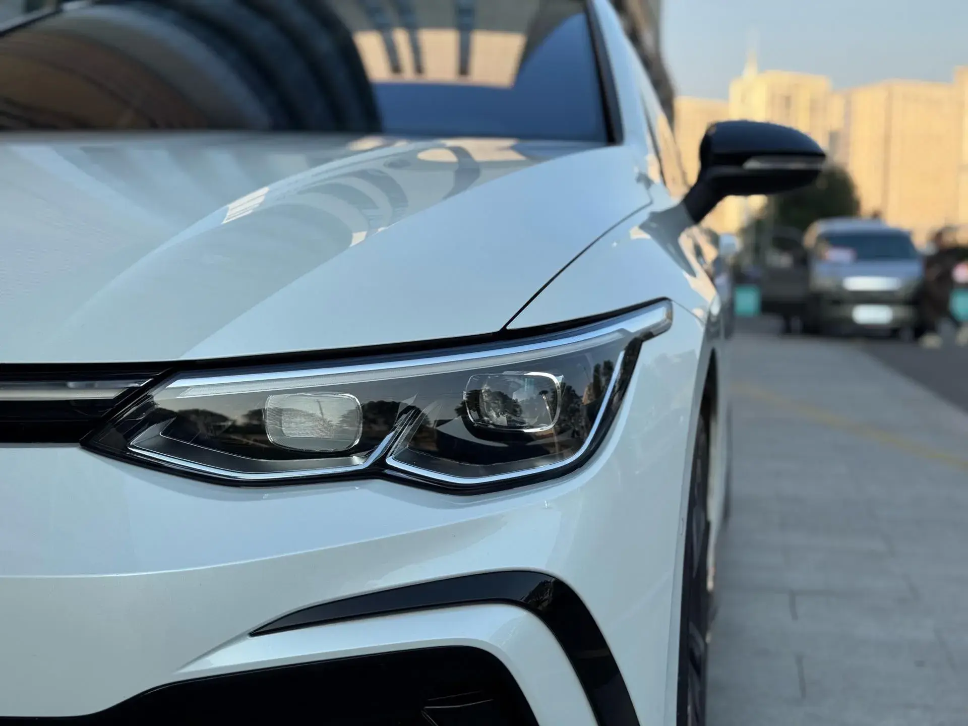 2021 VOLKSWAGEN GOLF thumbnail 4