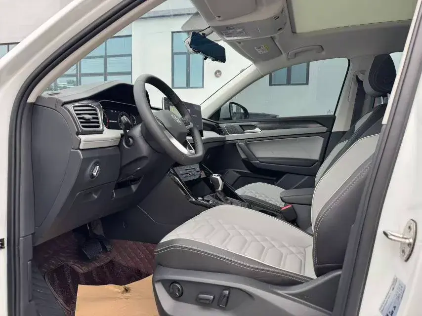 2025 VOLKSWAGEN TAYRON thumbnail 4