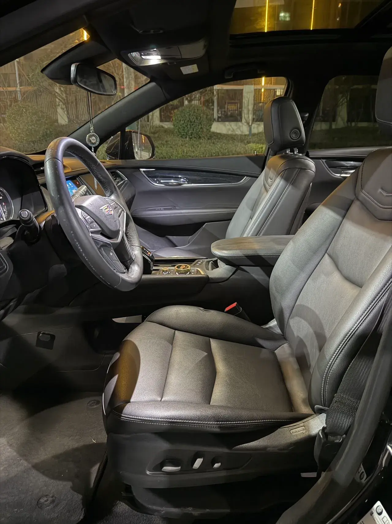 2021 CADILLAC XT5 thumbnail 4