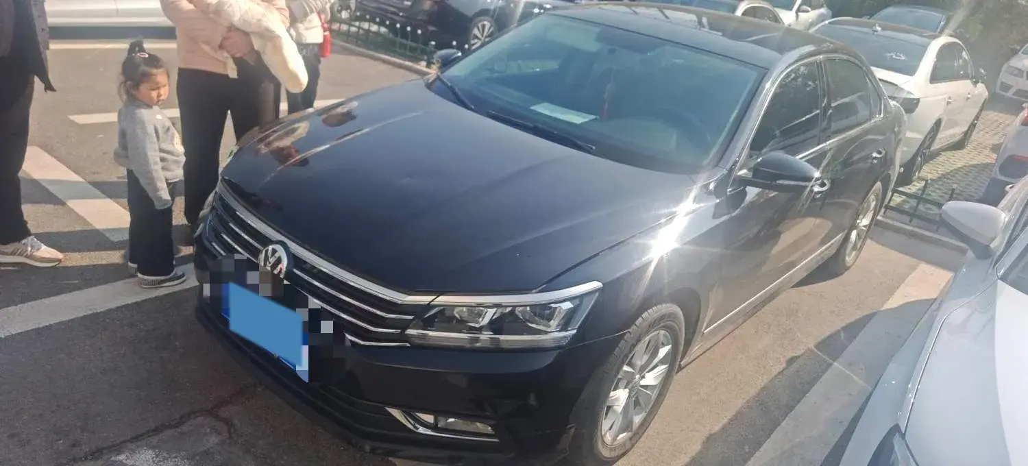 2017 VOLKSWAGEN PASSAT view 1