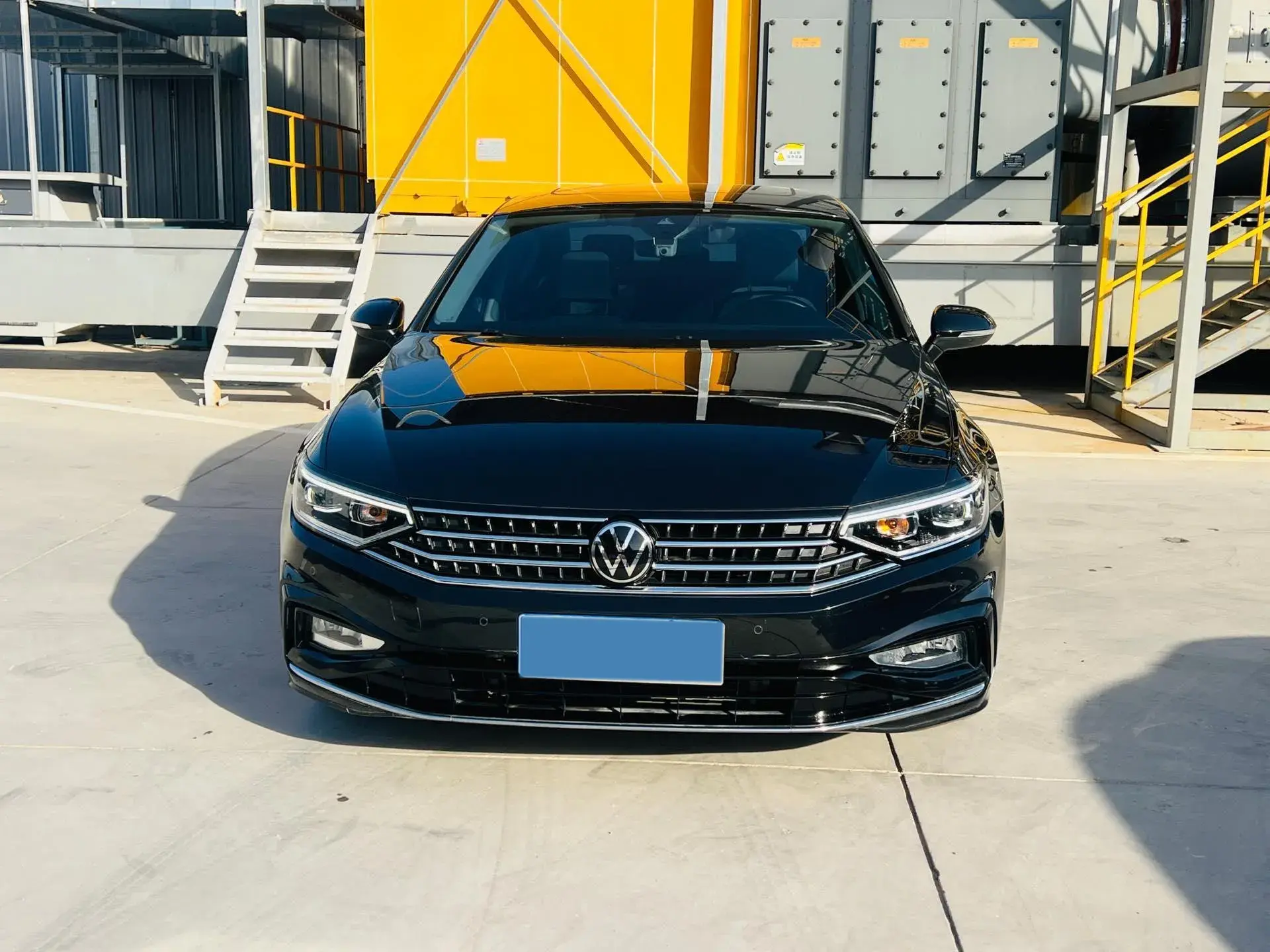 2023 VOLKSWAGEN MAGOTAN thumbnail 2