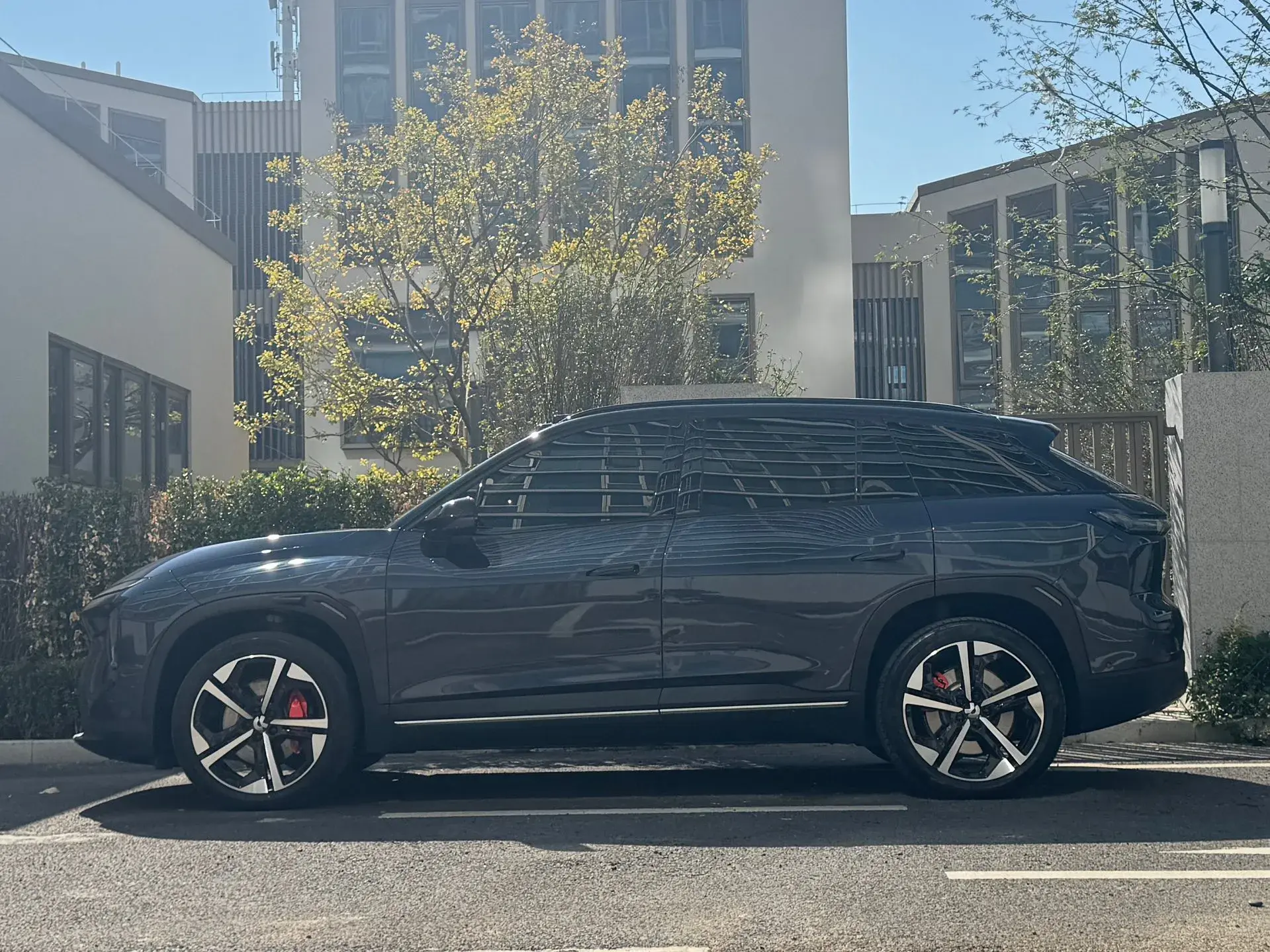 2022 NIO ES7 thumbnail 3