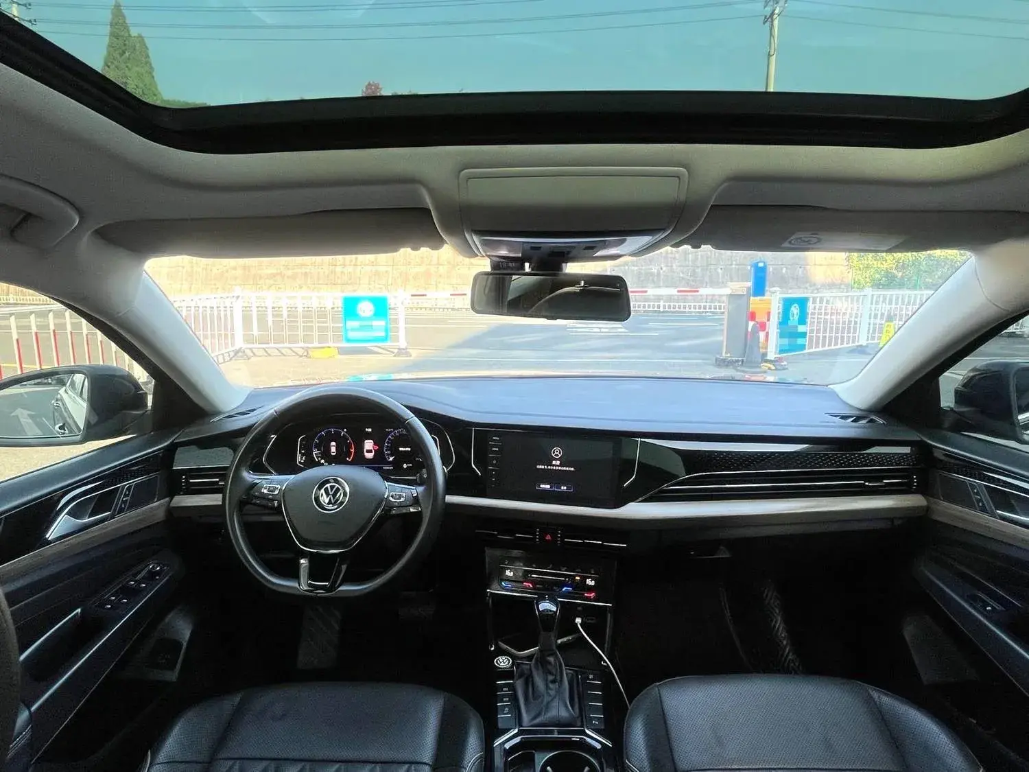 2022 VOLKSWAGEN PASSAT thumbnail 4