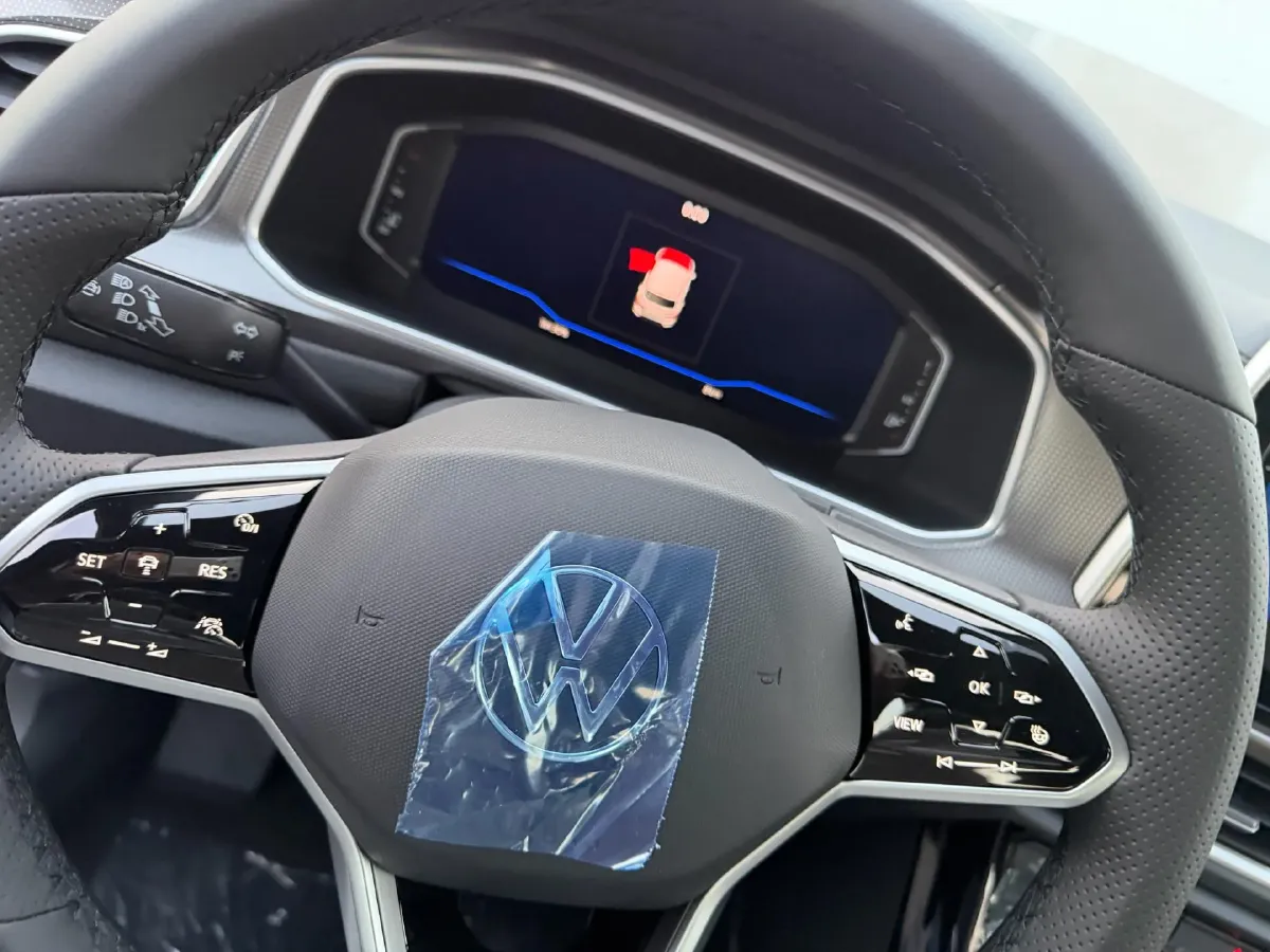 2026 Volkswagen T-Roc 1.5T 160HP L4 7DCT,autocango,china used car exporter,china ev exporter,chinese used car exporter,chinese used ev exporter