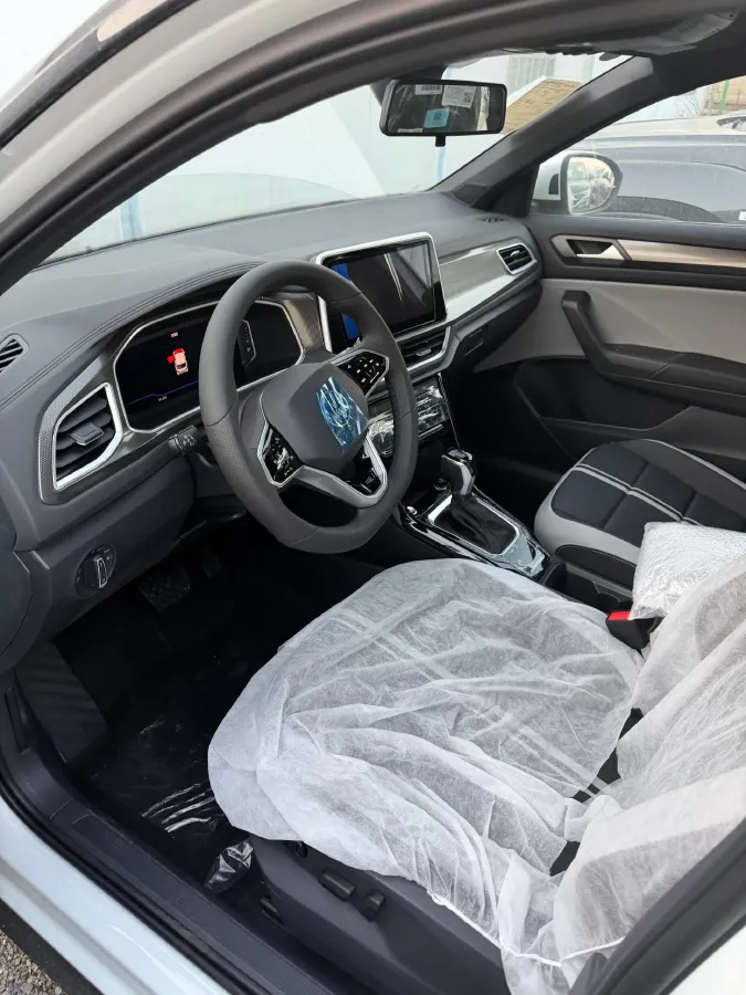 2026 Volkswagen T-Roc 1.5T 160HP L4 7DCT,autocango,china used car exporter,china ev exporter,chinese used car exporter,chinese used ev exporter