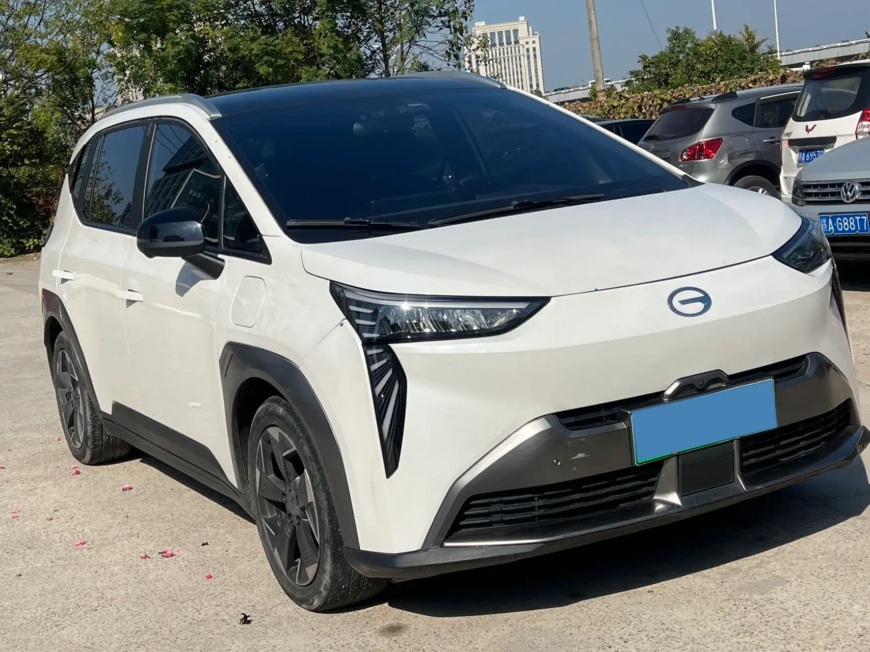 2022 AION Y thumbnail 3