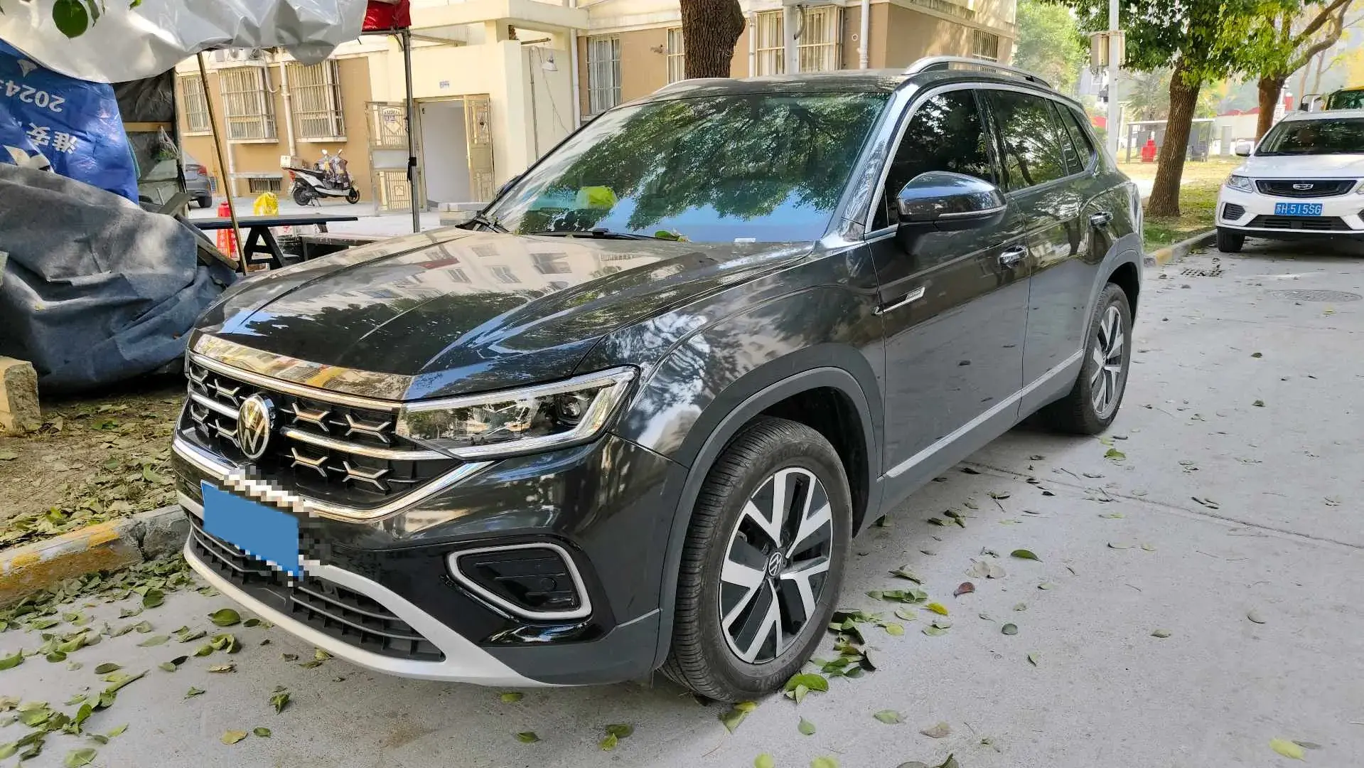 2024 VOLKSWAGEN TAYRON view 1