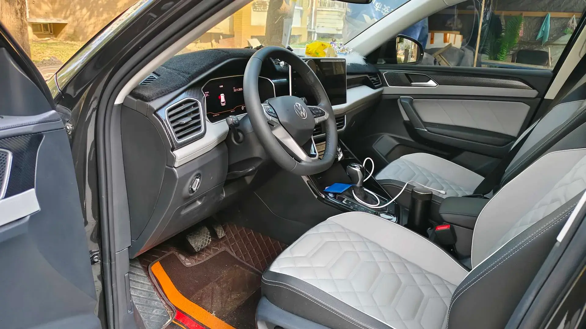 2024 VOLKSWAGEN TAYRON thumbnail 2