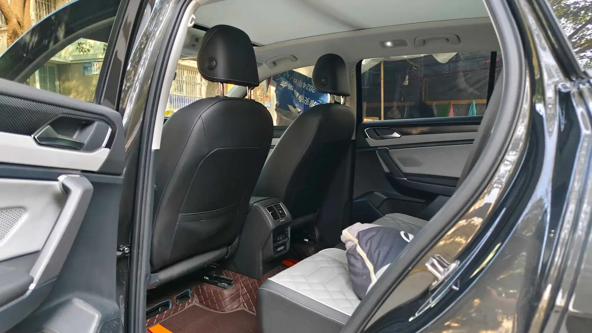 2024 VOLKSWAGEN TAYRON thumbnail 3