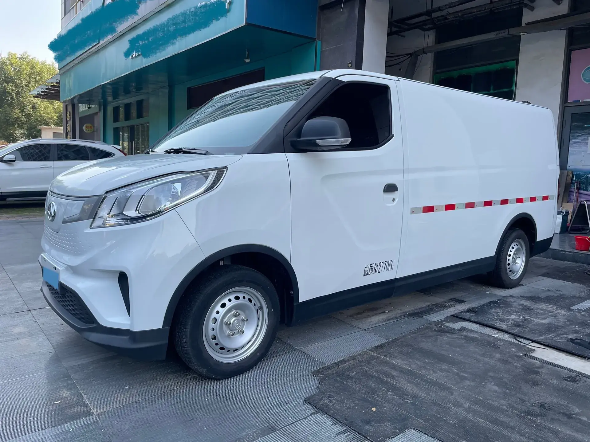 2023 MAXUS EV30 view 1