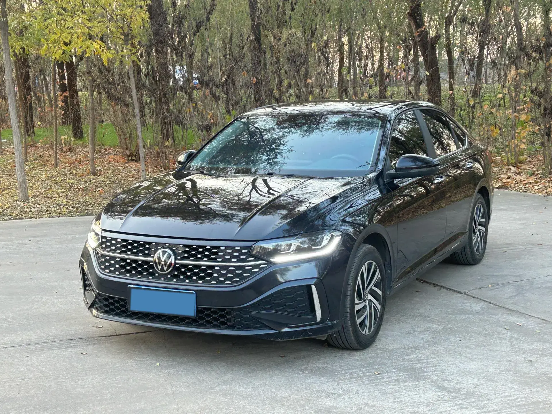 2024 VOLKSWAGEN LAVIDA view 1