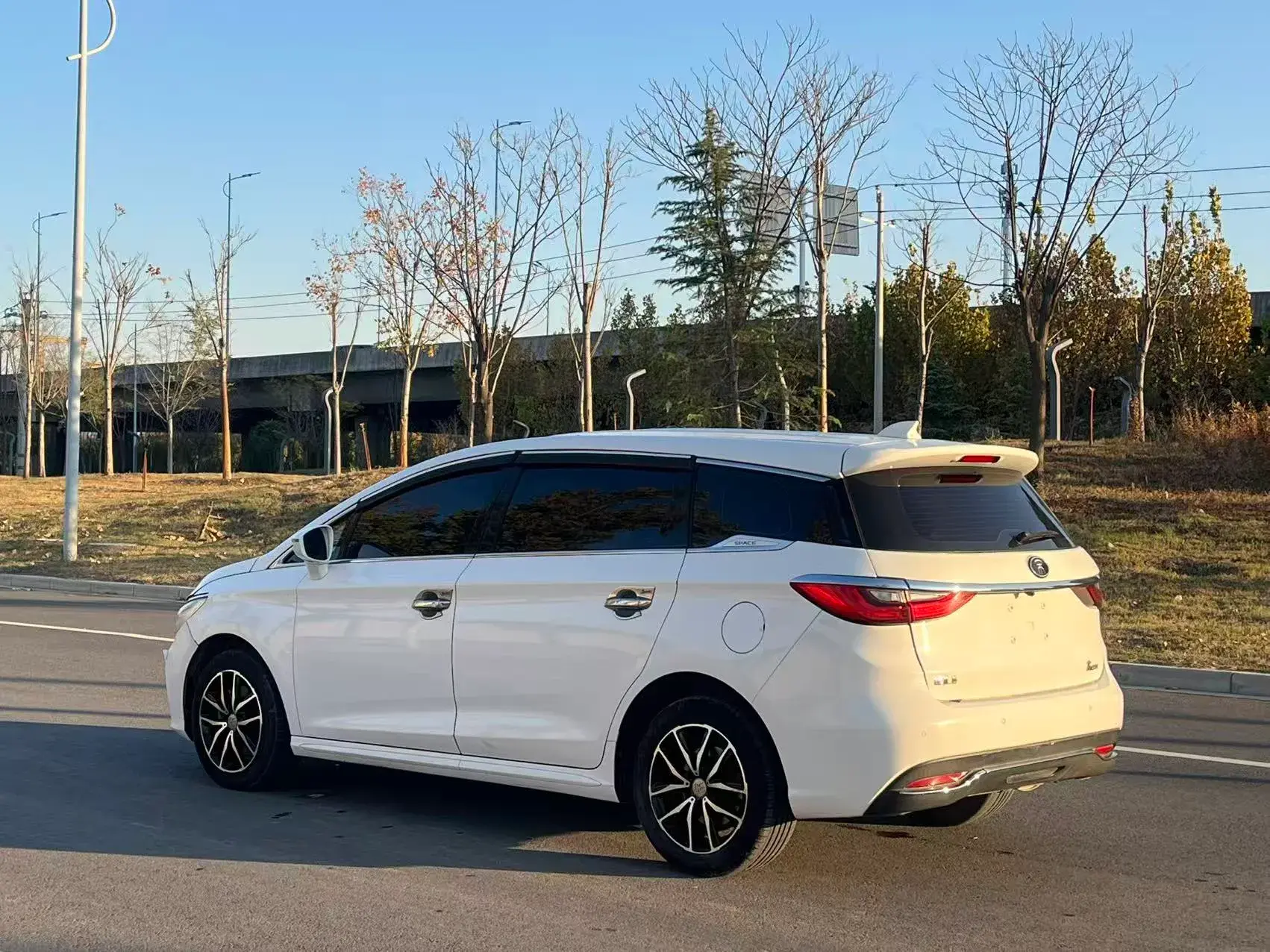 2018 BYD SONG thumbnail 4