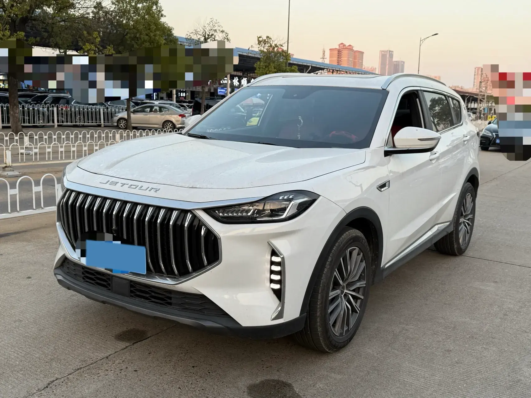 2024 JETOUR X70 view 1