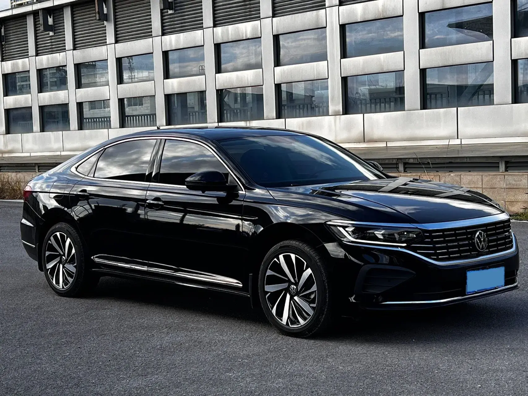 2025 VOLKSWAGEN PASSAT thumbnail 3