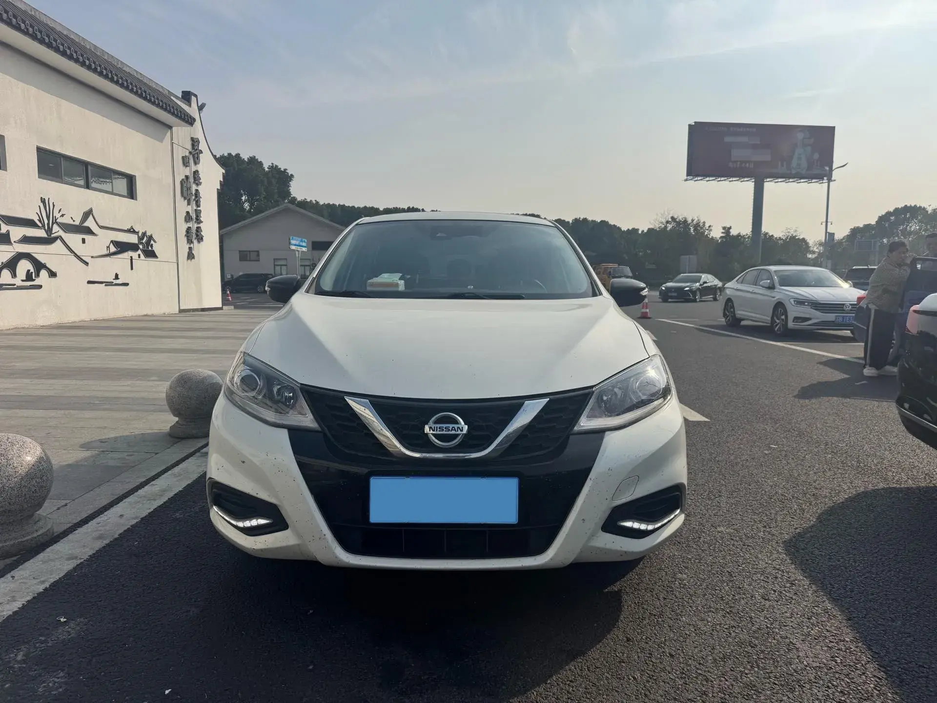 2021 NISSAN TIIDA thumbnail 3