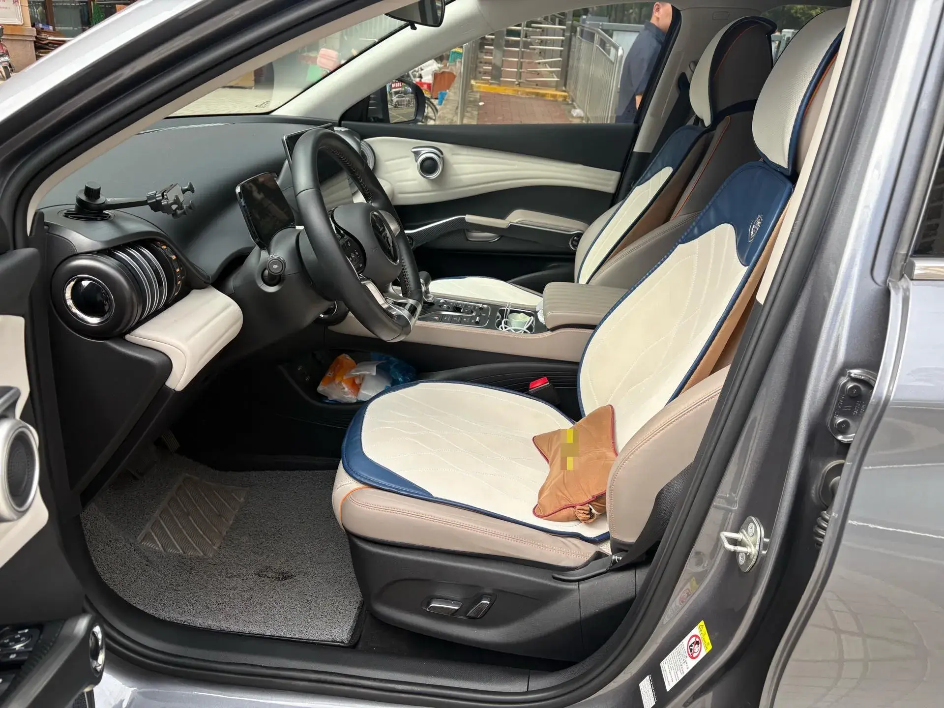 2023 BYD YUAN thumbnail 3