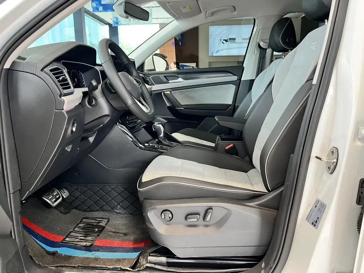 2024 VOLKSWAGEN TAYRON thumbnail 4