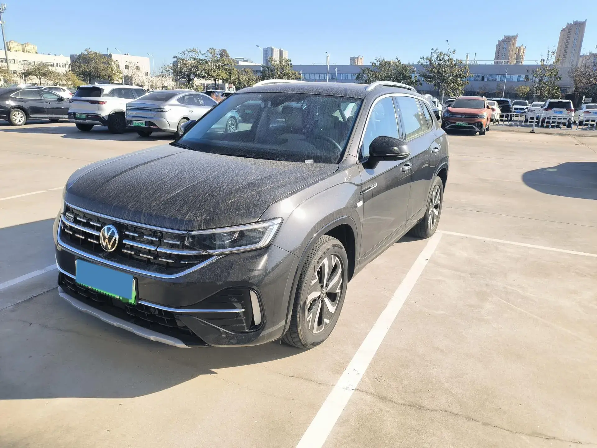 2023 VOLKSWAGEN TAYRON view 1