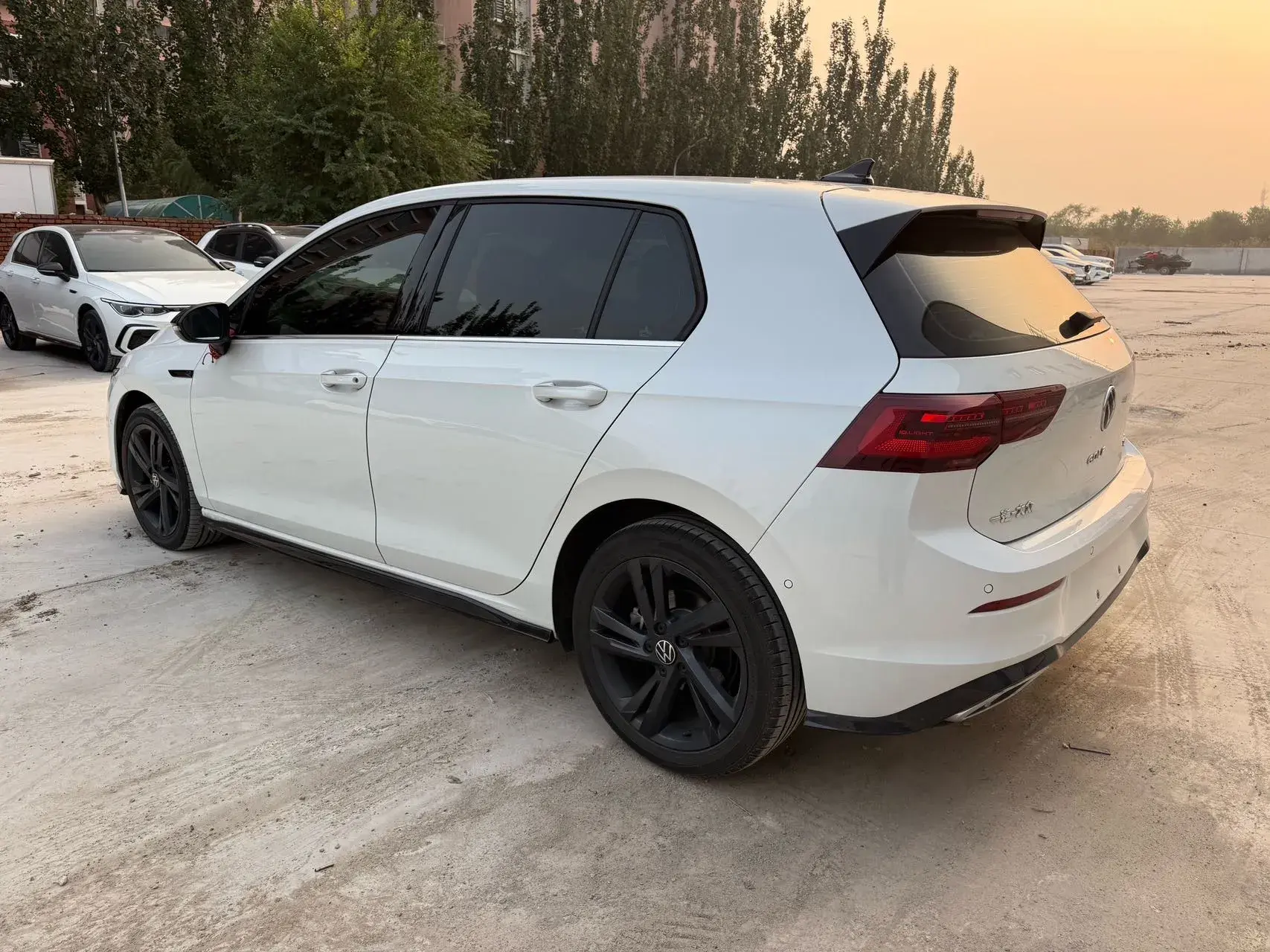 2023 VOLKSWAGEN GOLF thumbnail 3