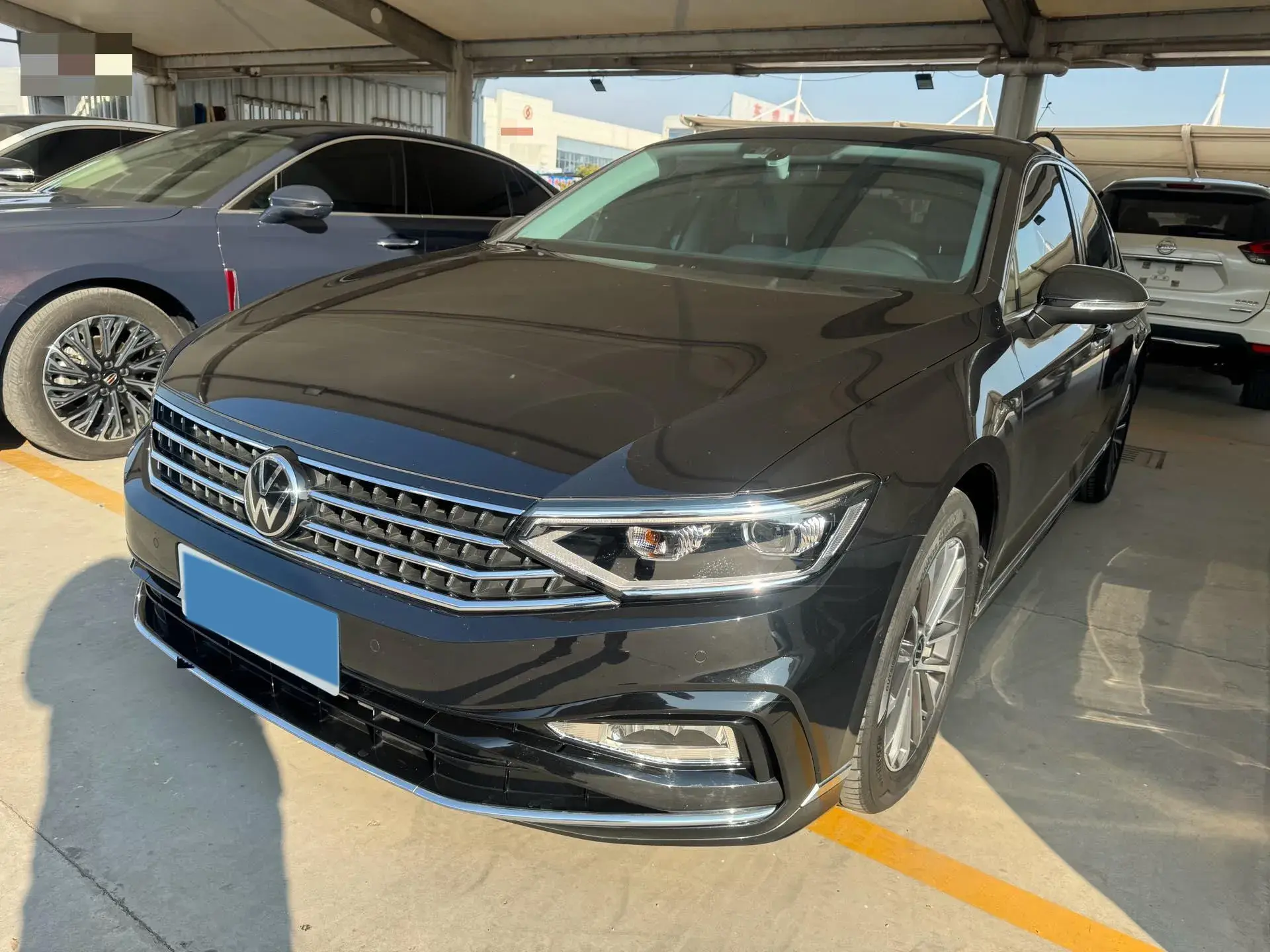 2023 VOLKSWAGEN MAGOTAN view 1