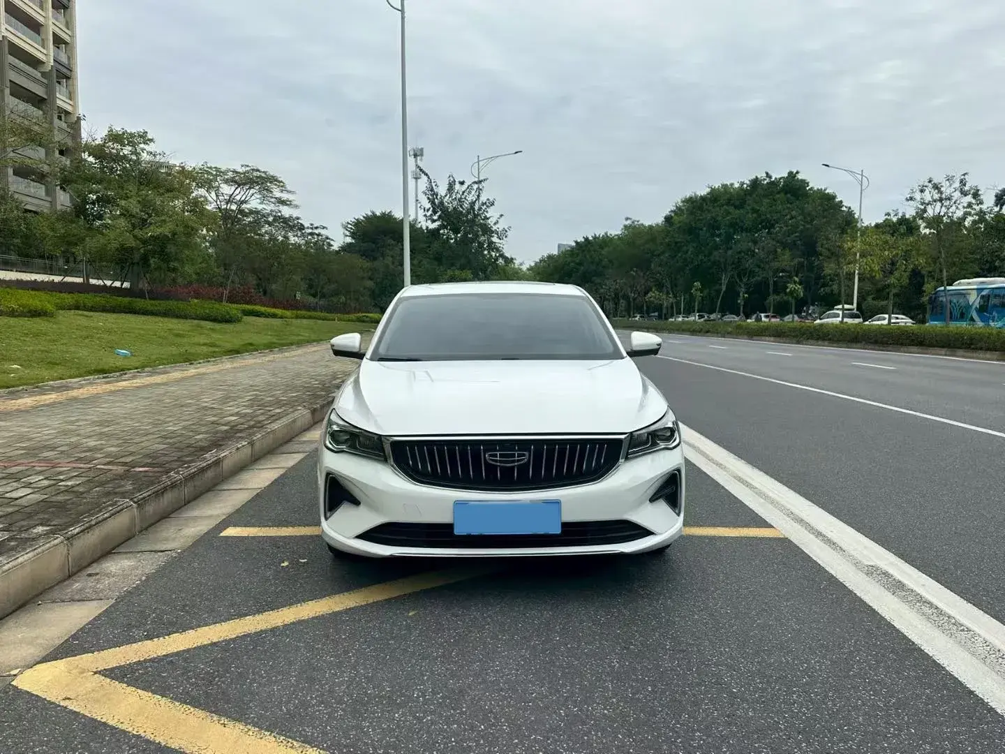 2023 GEELY EMGRAND thumbnail 2