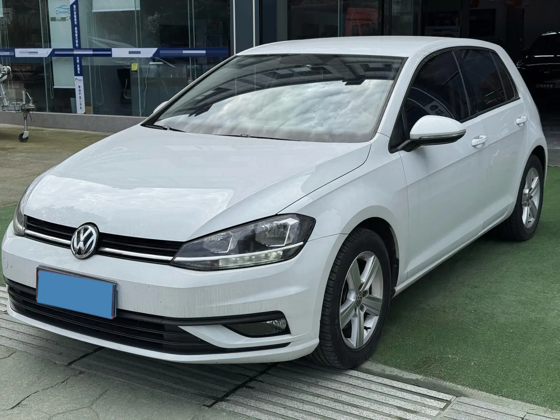 2018 VOLKSWAGEN GOLF view 1