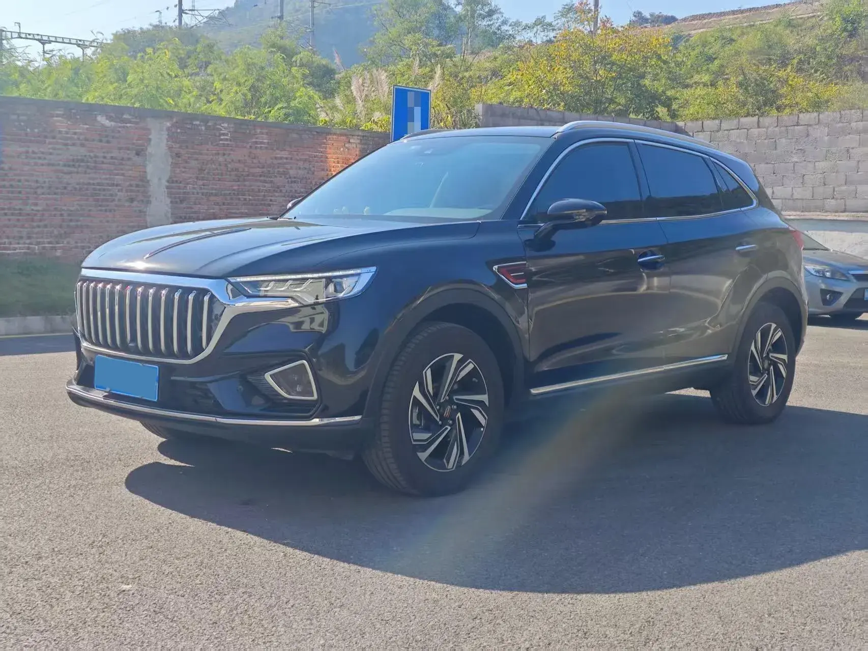 2022 HONGQI HS5 view 1