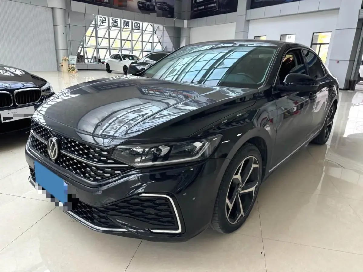 2023 Volkswagen Passat 2.0T 186HP L4 7DCT