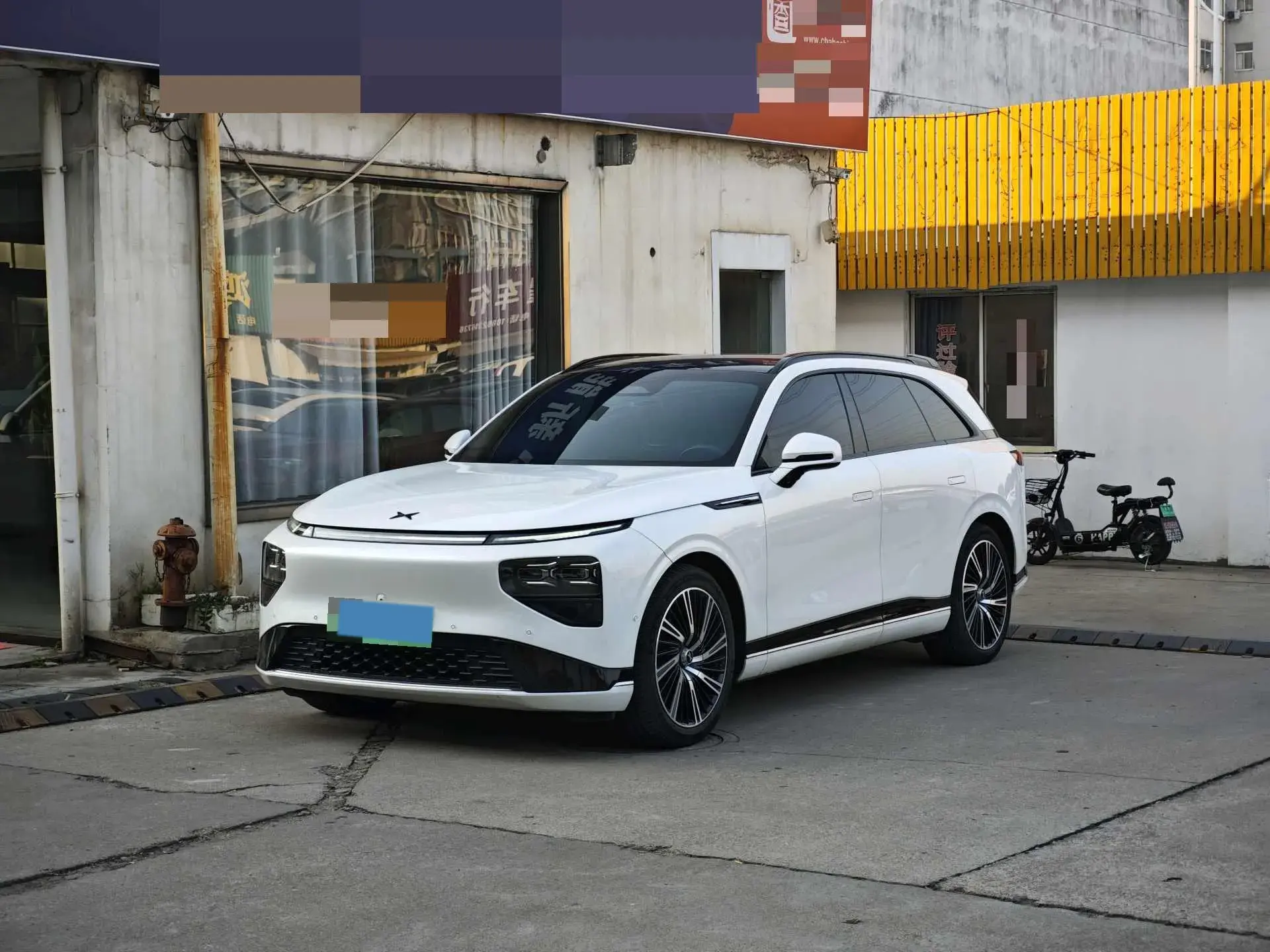 2022 XPENG G9 view 1