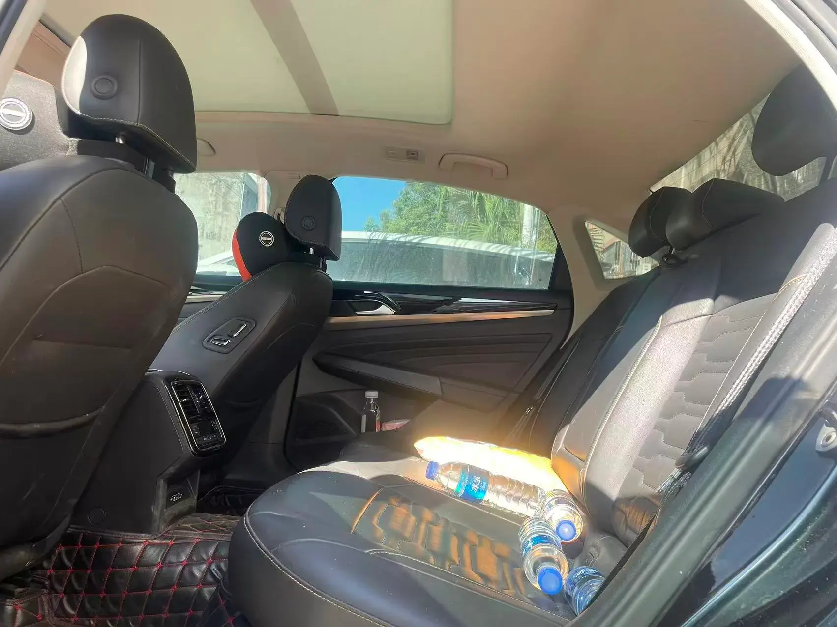 2019 VOLKSWAGEN PASSAT thumbnail 3