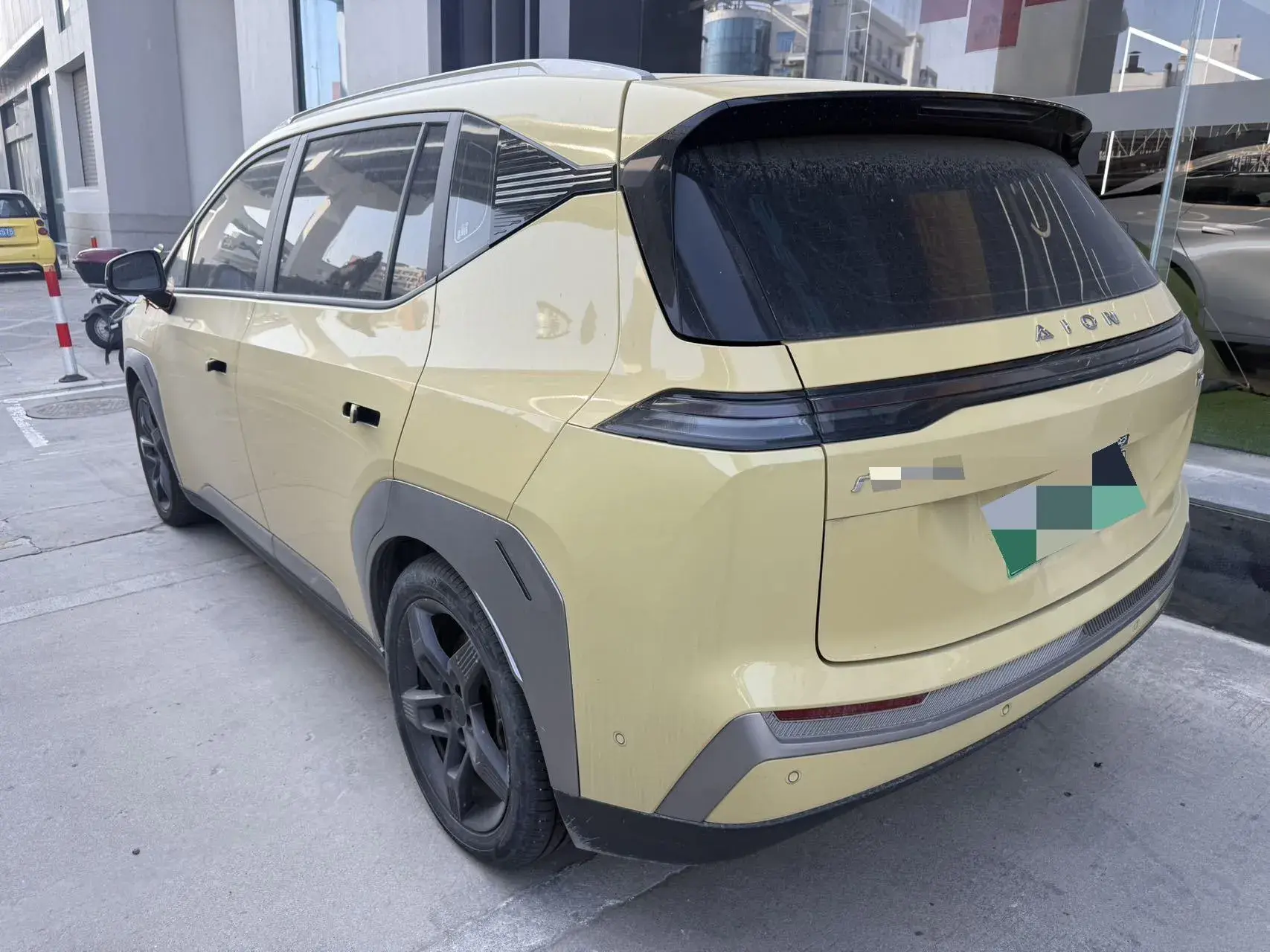 2023 AION Y thumbnail 4