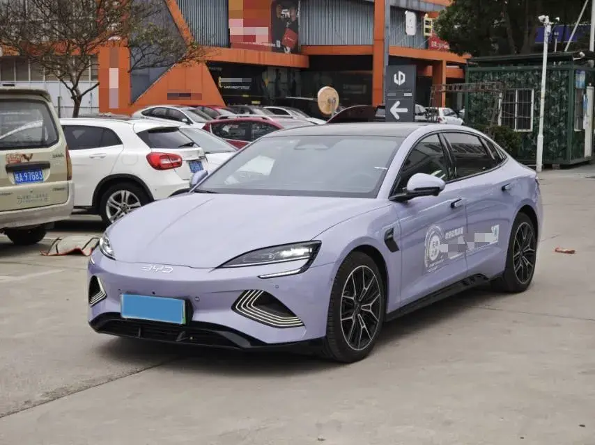 2025 BYD SEAL view 1