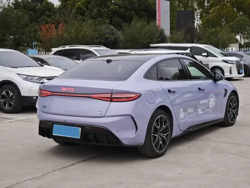 2025 BYD SEAL thumbnail 3