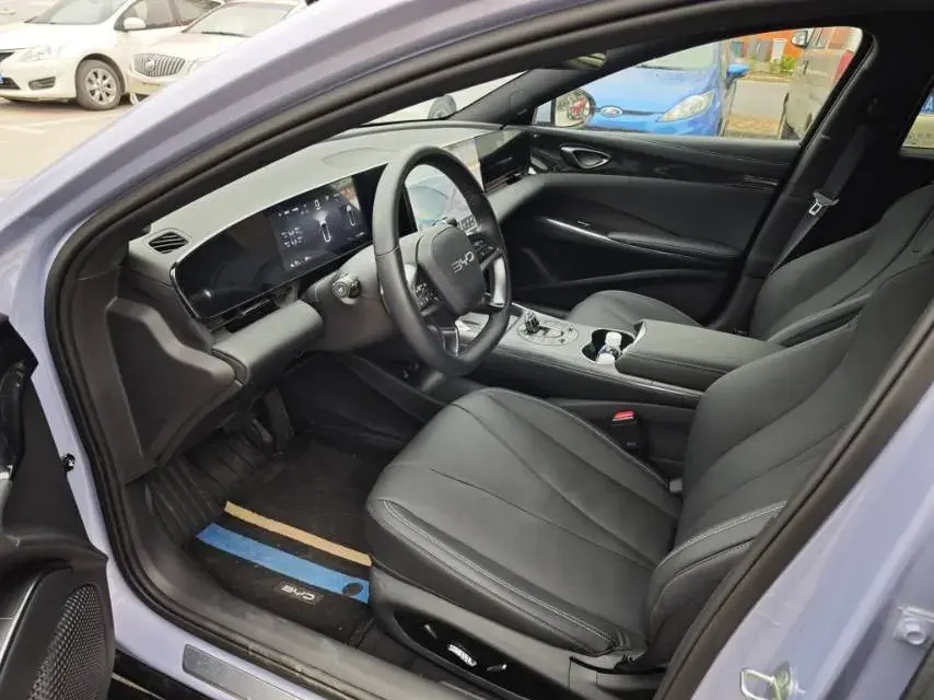 2025 BYD SEAL thumbnail 4