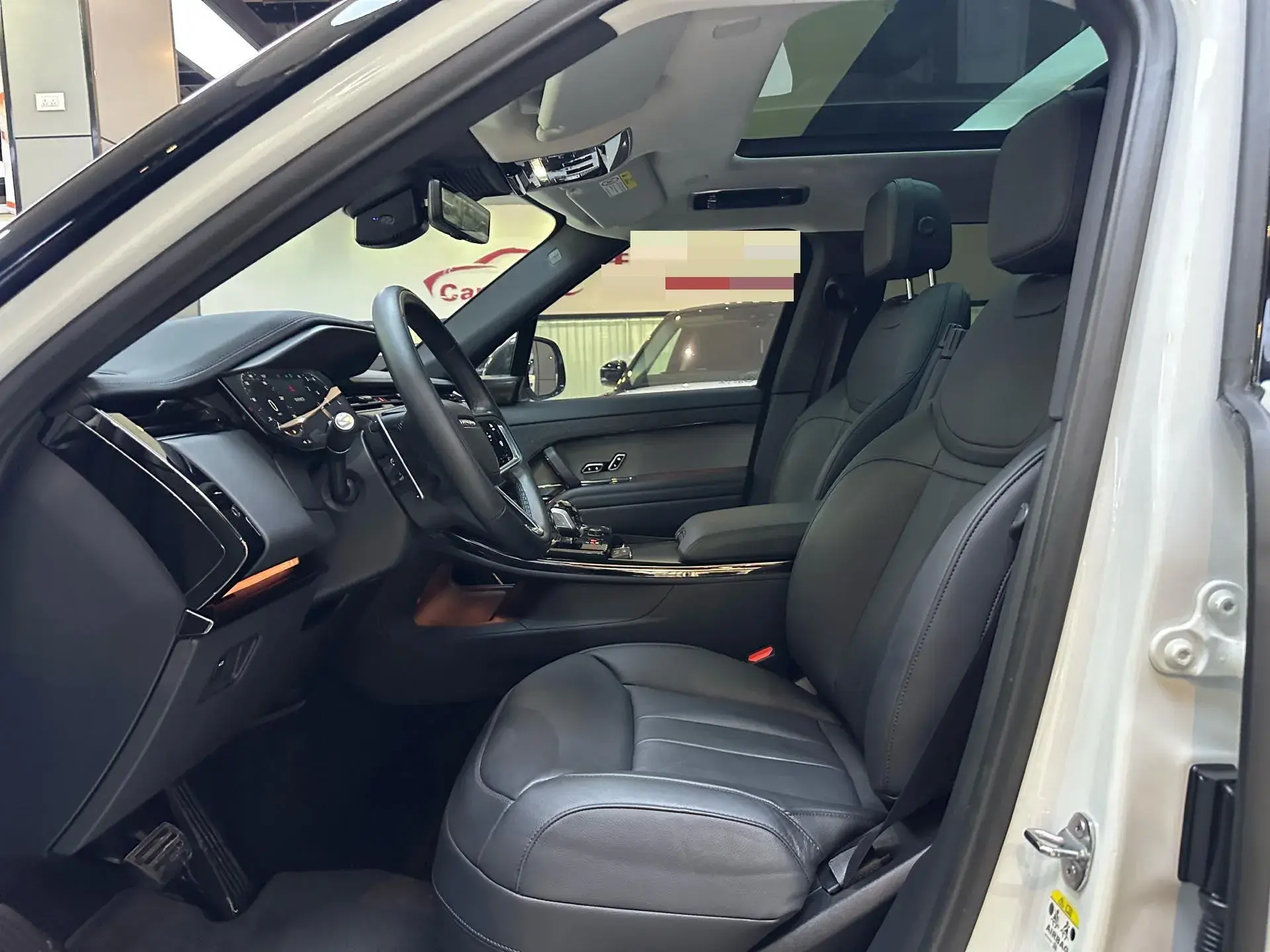 2023 LAND ROVER thumbnail 4